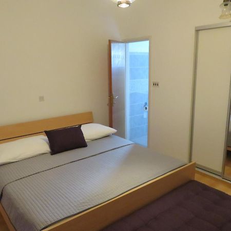 Apartmani Mm Starigrad Exterior photo
