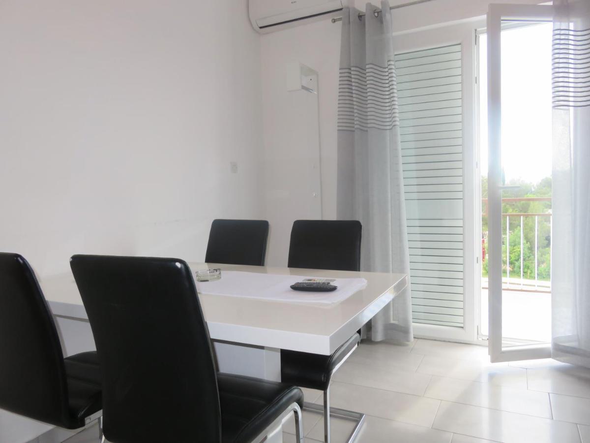 Apartmani Mm Starigrad Exterior photo