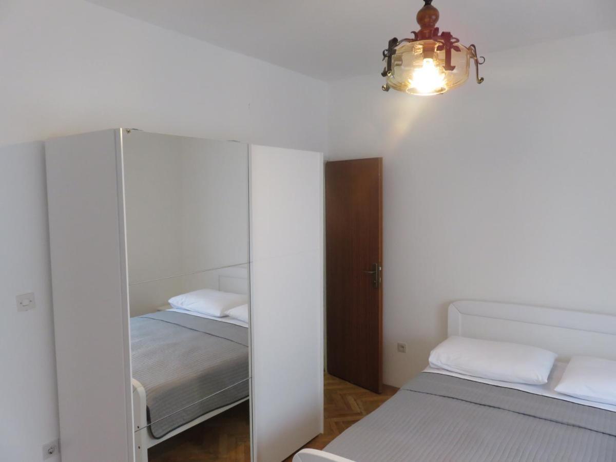 Apartmani Mm Starigrad Exterior photo