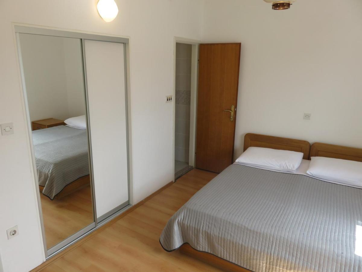 Apartmani Mm Starigrad Exterior photo