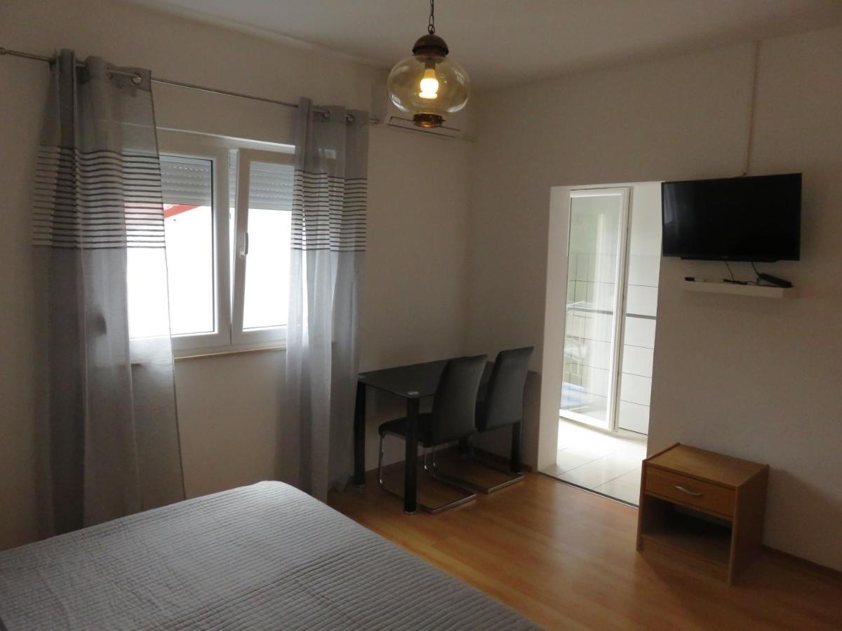 Apartmani Mm Starigrad Exterior photo