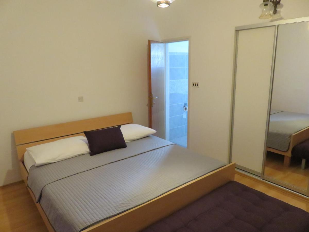 Apartmani Mm Starigrad Exterior photo